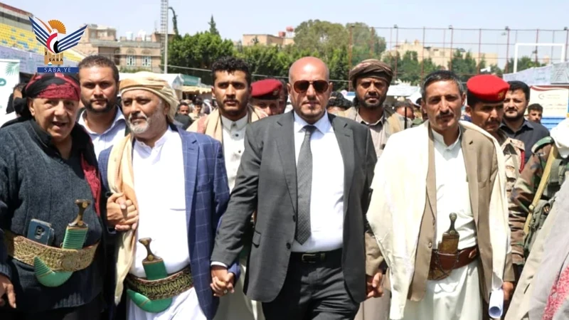الوهباني يزور مهرجان "خيرات اليمن الثاني" للرمان والتفاح والعنب