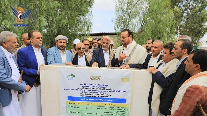 القائم بأعمال رئيس الوزراء يفتتح ويدشّن العمل بمشاريع تنموية وخدمية بأمانة العاصمة